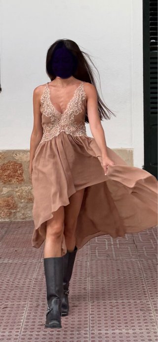 Vestido Zara asimétrico con encaje