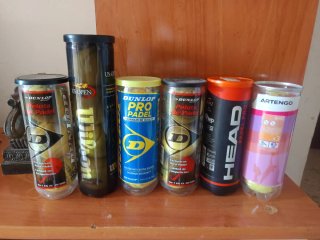 Raqueta pádel y pelotas