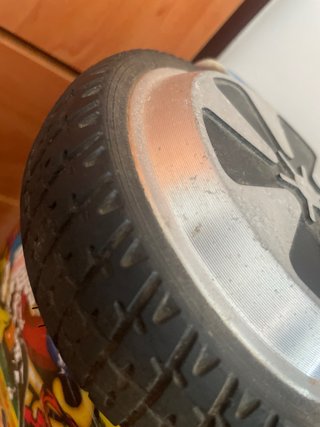 Patinete eléctrico con diseño graffiti