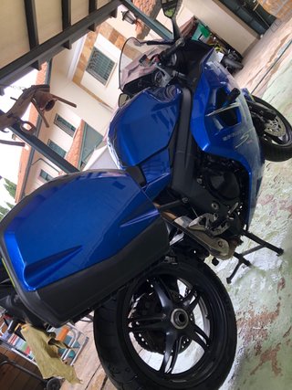 Triumph Sprint ST 1050 Azul