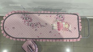 Tabla de planchar y plancha de juguete rosa