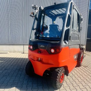 Carretilla elevadora Linde E40 con carga lateral