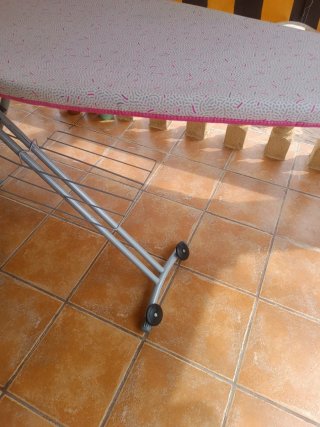 Tabla de planchar grande como nueva