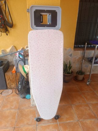 Tabla de planchar grande como nueva