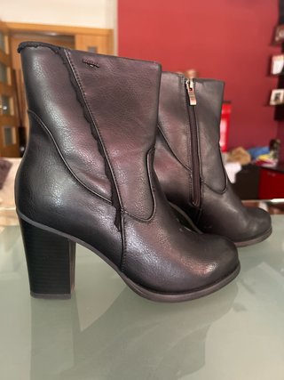 Botines MTNG piel negros tacón