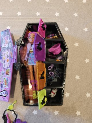 Monster High ataúd con muñeca, llaves y accesorios