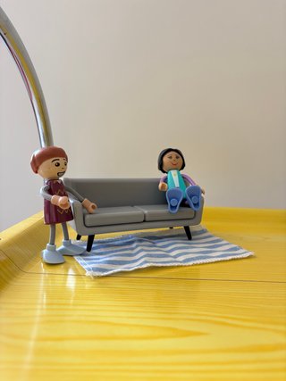 Muebles marca Playtiv para casa de muñecas