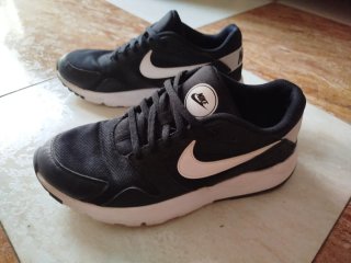 Zapatillas Nike Negras y Blancas
