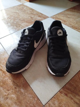 Zapatillas Nike Negras y Blancas