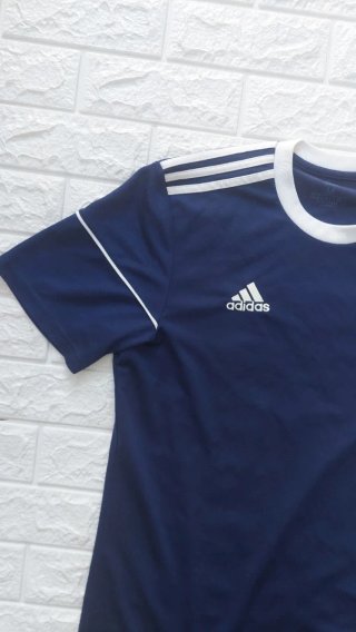 T-shirt adidas blu navy taglia M ottime condizioni