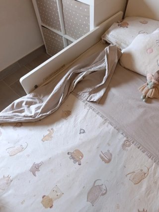 Cama de Ikea 200x90 con colchón.