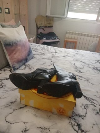 Botas altas de tacón negras