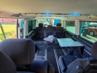 VOLKSWAGEN multivan