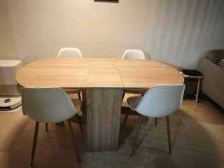 Mesa de comedor extensible y 4 sillas