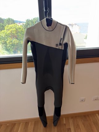 Traje de neopreno deeply limitless 4/3 talla MT