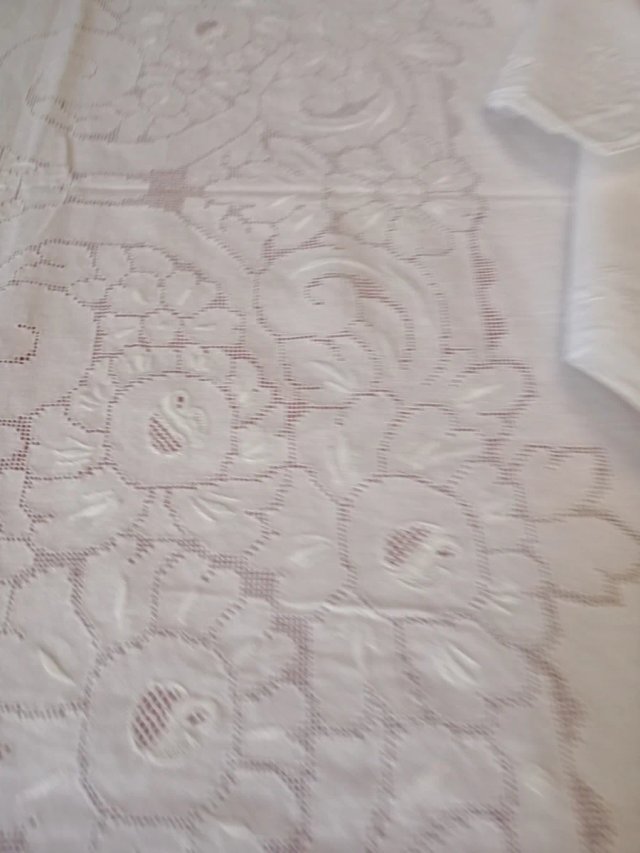 Mantelería bordada y esfilato siciliano  amano