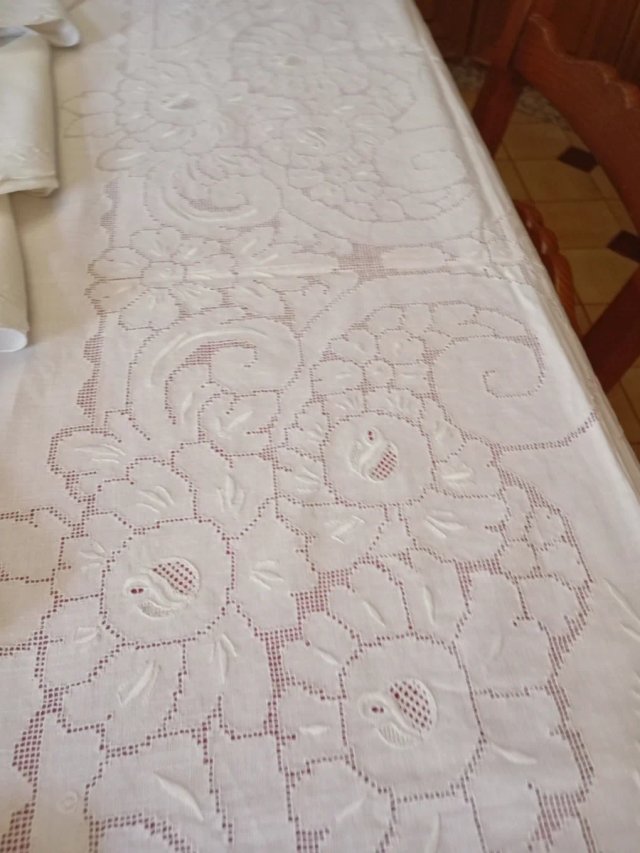Mantelería bordada y esfilato siciliano  amano