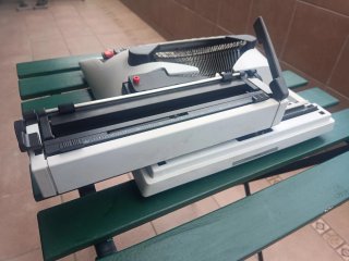 Máquina de escribir Olivetti Lettera 12