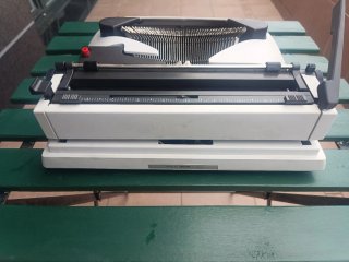 Máquina de escribir Olivetti Lettera 12