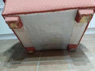 2 sillones clásicos tapizados rojos