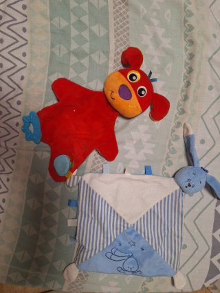 Dou Dou Peluche Perro Rojo y Conejo Azul