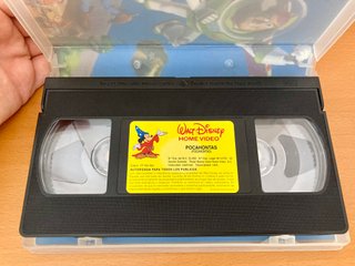 5,5€ per set zaino e VHS di Pocahontas