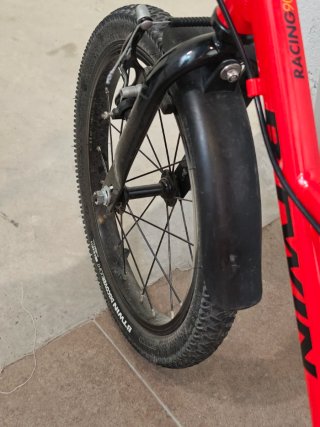 Bicicleta infantil Decathlon roja