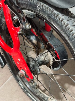 Bicicleta infantil Decathlon roja