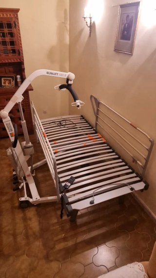 Cama articulada y grua