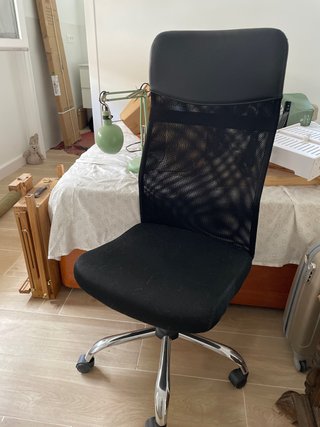 Silla de estudio negra y plateada
