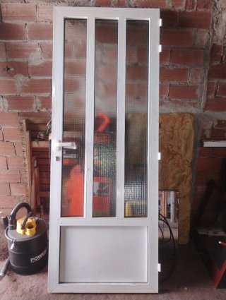 Puerta de aluminio con cristal
