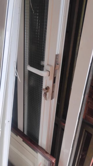 Puerta de aluminio con cristal