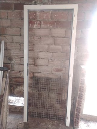 Puerta de aluminio con cristal