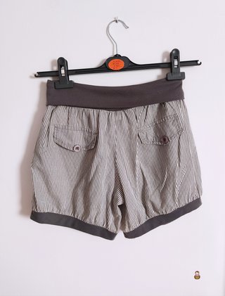Pantalón corto rayas gris vintage