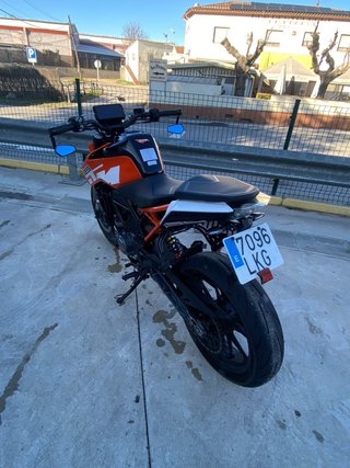 KTM Duke 125 - 2021 Naranja/Negra