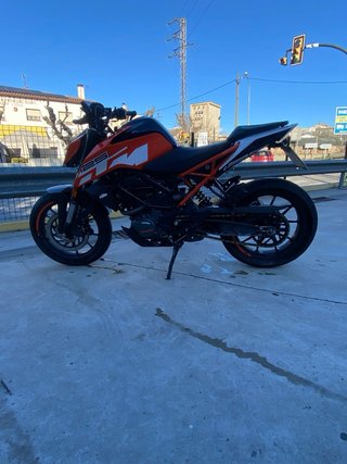 KTM Duke 125 - 2021 Naranja/Negra