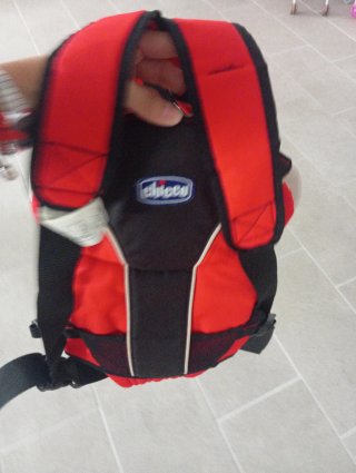 Mochila Portabebés Chicco Roja y Negra