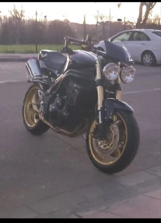 Triumph Speed Triple - Cambio por Golf MK1