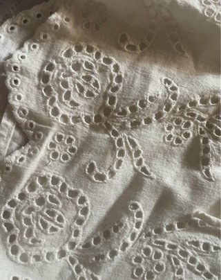 Pantslones  blancos Stradivarius bordados Talla XS