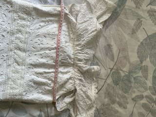 Vestido blanco encaje bordado volantes