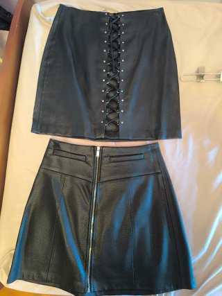 2 faldas cuero sintético de Bershka y Stradivarius