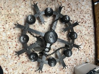 Lámpara antigua de forja hecha a mano muy clasica