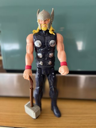 Figura Superhéroe Thor con Mjolnir