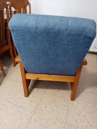 Pareja de Sillónes de tela azul con brazos de mad