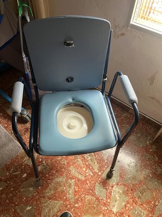 Silla de ancianos con orinal