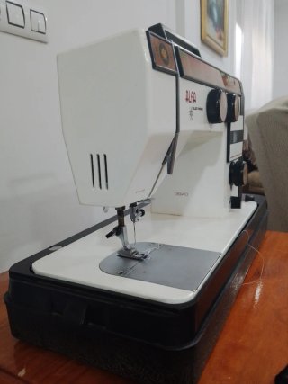 Máquina de coser Alfa Automática
