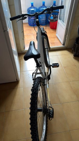 Bisicleta tanbien para montar por la montaña