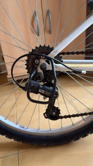Bisicleta tanbien para montar por la montaña