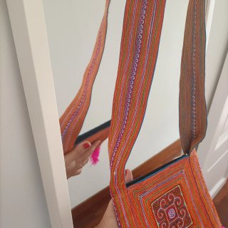 Bolso de hombro étnico bordado