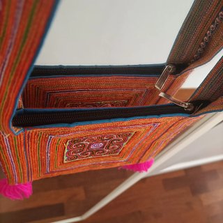 Bolso de hombro étnico bordado